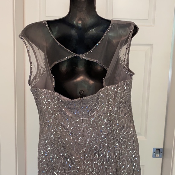 Grey, full-length beaded evening gown - Picture 4 of 4